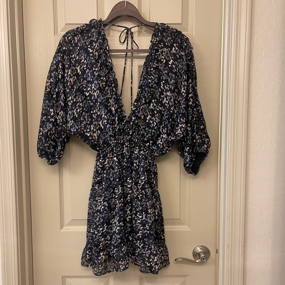 Vici dolls size medium 3/4 sleeve dress v neck and back